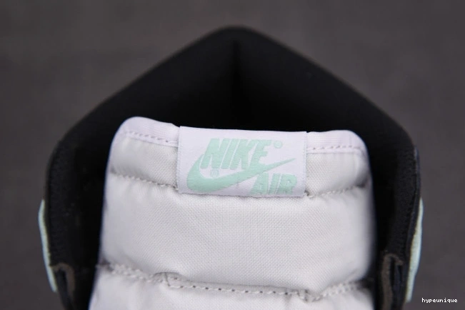 HYPE Retro Jordan High 1 Igloo 861428-100 0807